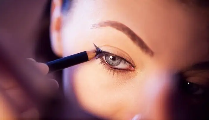 3 Rekomendasi Eyeliner Pensil yang Cocok untuk Pemula dalam Menggunakan Makeup, Jangan Sampai Salah Pilih!