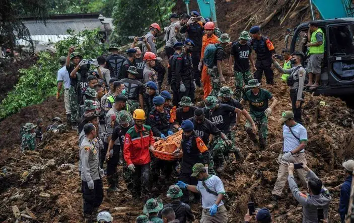 8 Orang Diduga Masih Tertimbun, Pencarian Korban Hilang akibat Gempa Cianjur Diperpanjang