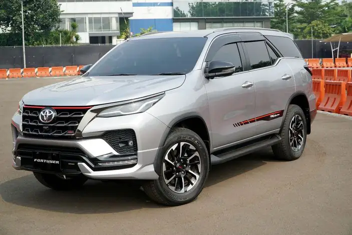 Adu Penjualan Mitsubishi Pajero Sport VS Toyota Fortuner, Mana yang Lebih Laris?
