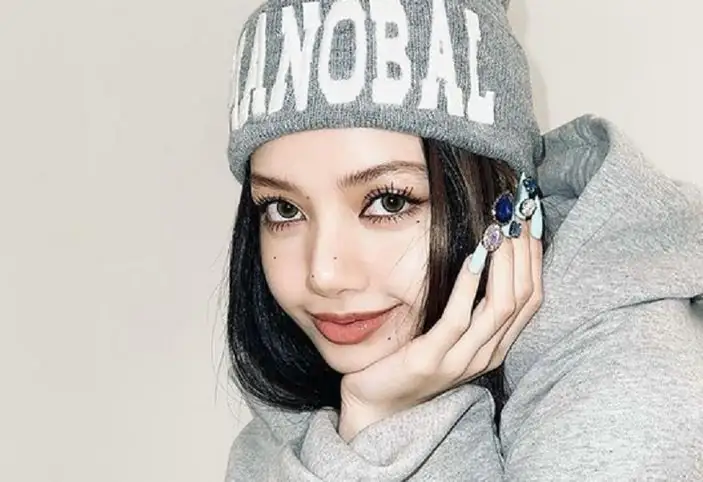 Cara Efektif Dapatkan Senyum Apple Cheeks Seperti Lisa BLACKPINK, Ini Rahasianya