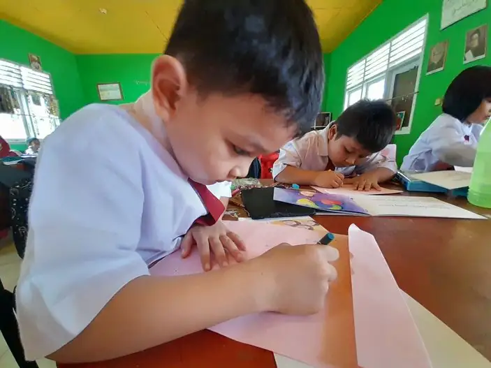 Kesenjangan Belajar Masih Tinggi, Studi Temukan Banyak Siswa Terlambat Kuasai Literasi dan Numerasi