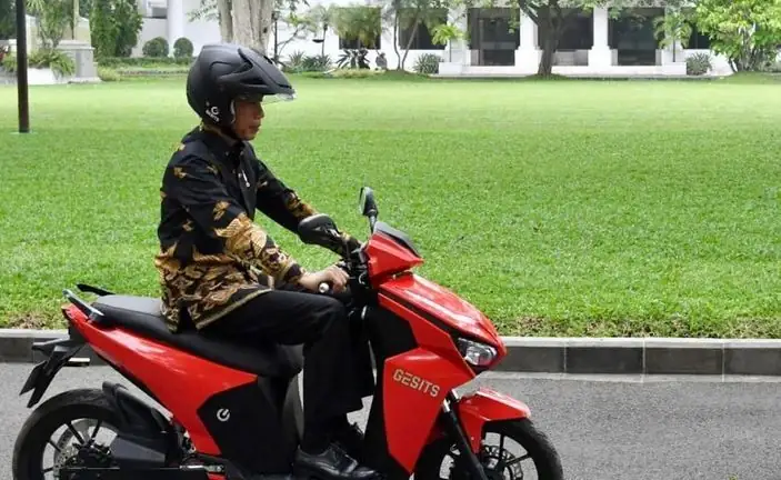 Luhut Sebut Rencana Pemerintah Subsidi Motor Listrik Rp6,5 Juta, DPR: Hanya Untungkan Pengusaha!