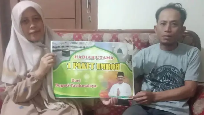 Terima Hadiah Umrah dari Bupati Ade Sugianto, Warga Berikut Akui Tak Juga Berangkat