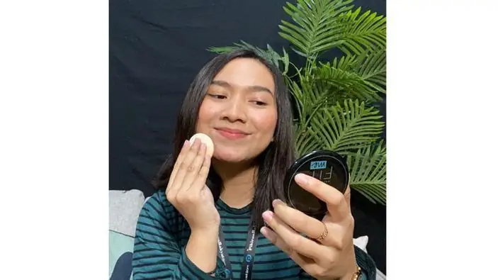 Tutorial Makeup ke Kantor Natural untuk Kamu yang Miliki Jenis Kulit Oily